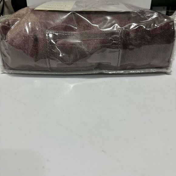 Grace Elizabeth Luxury Linens | Hand Knotted Fringe Throw Blanket | Oversize 50” - Picture 4 of 6